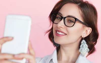 Como escolher a armação de óculos que combina com seu rosto?
