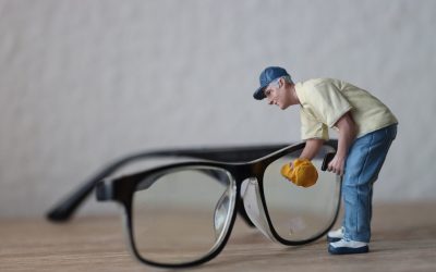 Saiba como fazer a limpeza de seus óculos