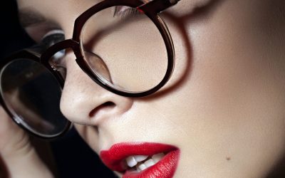 Dicas de maquiagem para quem usa óculos de grau