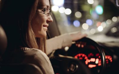 Dirigir sem esforço usando os óculos adequados